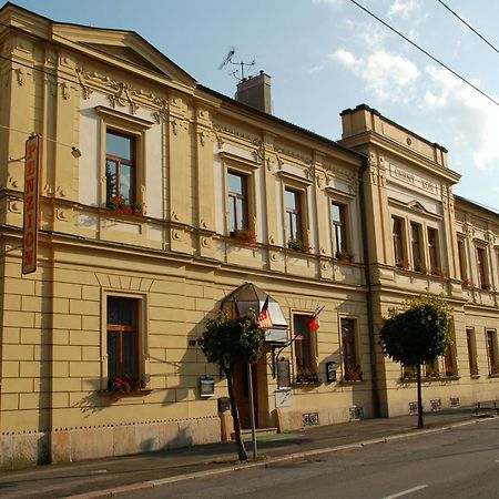 Penzion Cerny Kun Hradec Králové Zewnętrze zdjęcie