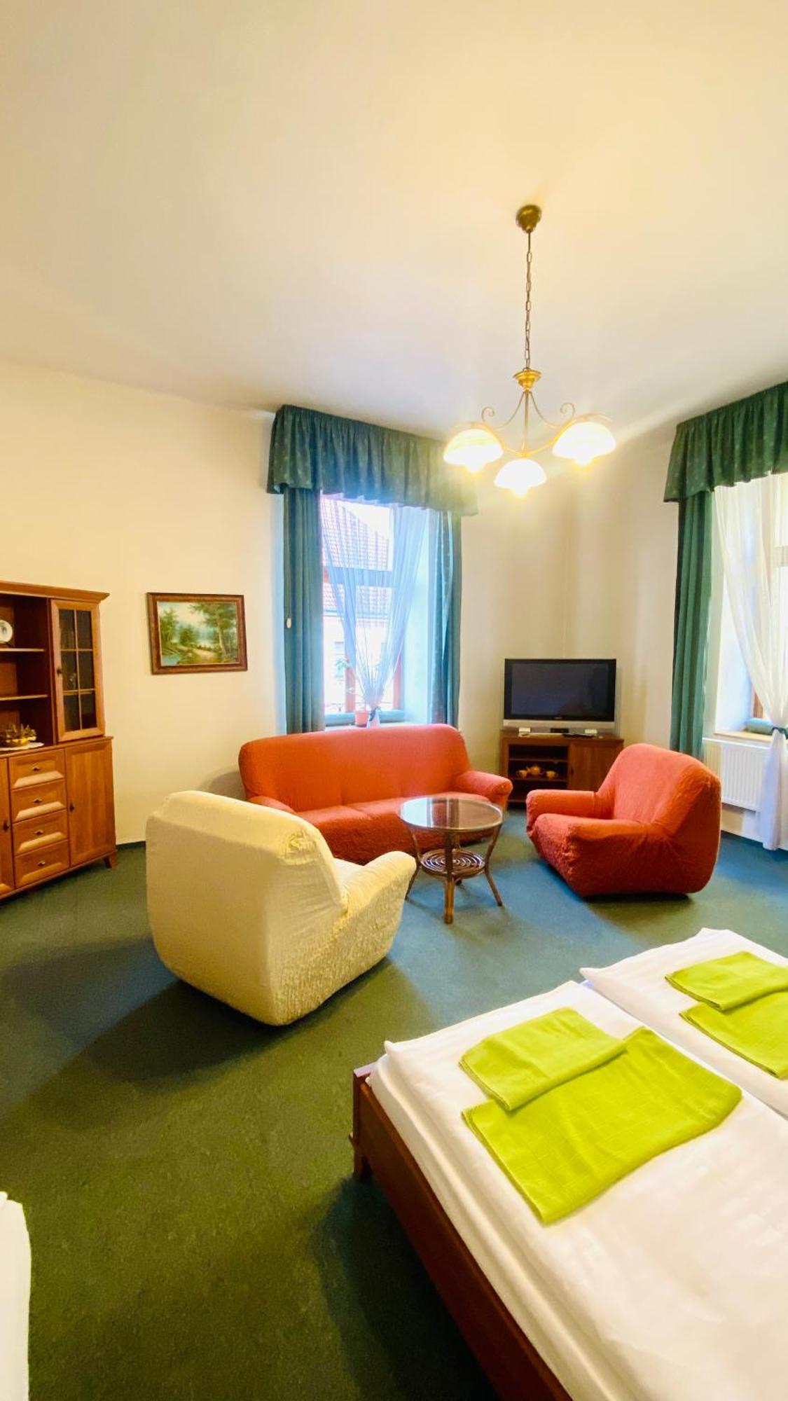 Penzion Cerny Kun Hradec Králové Zewnętrze zdjęcie
